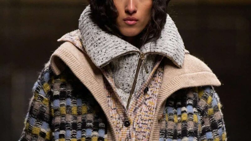 Утепляемся стильно: какие свитеры в моде осенью 2025
