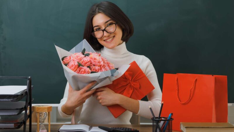 Какие цветы принято дарить учителям в разных странах: самые интересные традиции