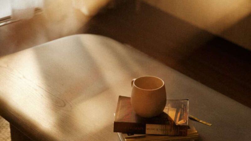 Тише воды: как устроить «тихую комнату» дома и зачем это делать