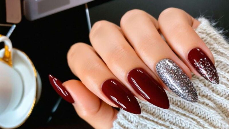 «Подкова на удачу»: новогодний маникюр для покорения Красной Лошади