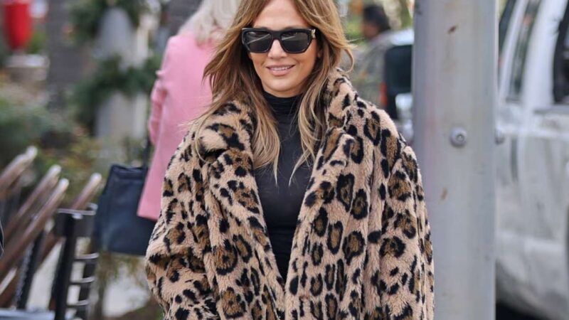 Леопардовое пальто — главный хищник зимы: как носить и не промахнуться со стилем