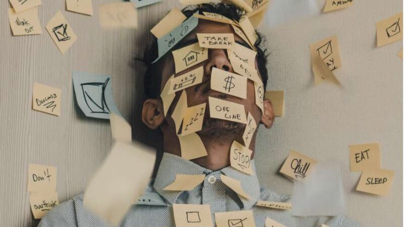 Успеть за 60 секунд: почему постоянная нехватка времени вредит психике и что с этим делать