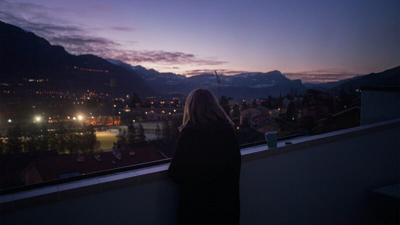 Тревожный тренд в психологии: 7 признаков тотального одиночества, состояния, которое может привести к трагедии