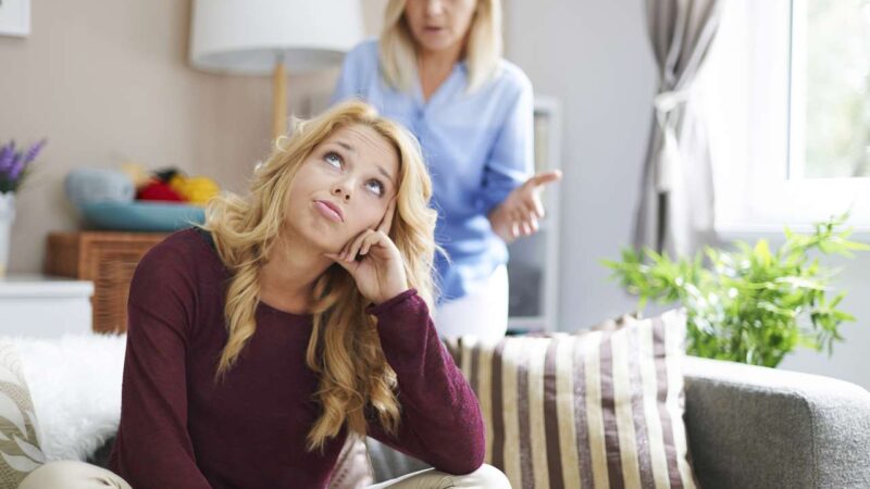 Молодые да ранние: как реагировать, если ребенок решил съехать от вас в 18 лет