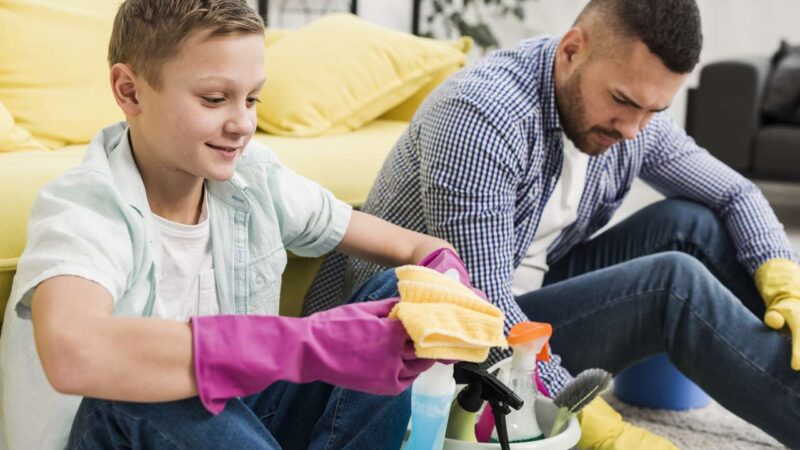 Когда детский труд на пользу: домашние дела, которые стоит поручить школьнику