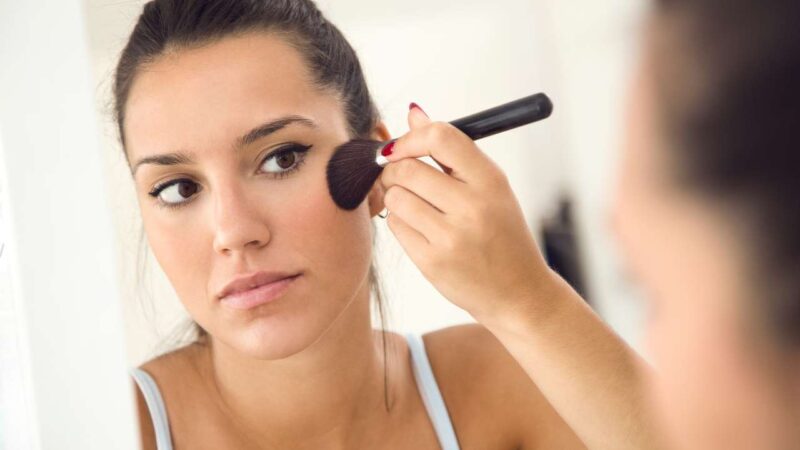 Всех румяней и белее: как правильно наносить румяна, чтобы не насмешить людей