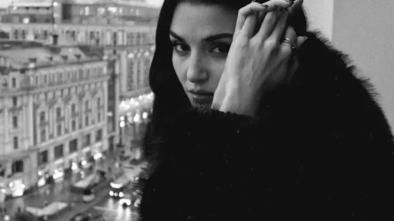 Ханде Эрчел опубликовала фото из Москвы и обратилась к фанатам на русском