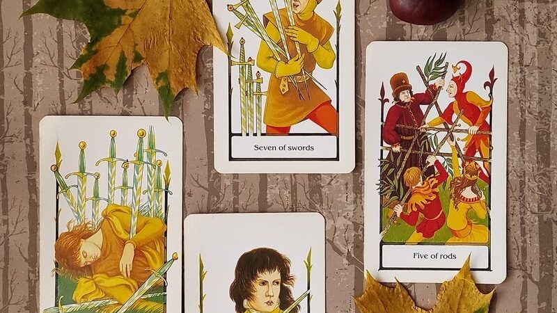 Каким знакам гороскоп Таро на ноябрь 2025 сулит перемены, а каким приятные встречи