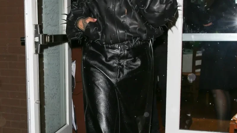 Как оставаться модной в плохую погоду: показывает Рианна