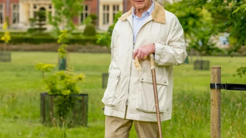 Карлу III – 77: дворец публикует новый портрет