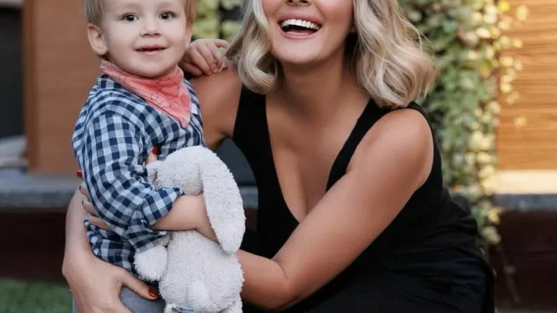 Мария Кожевникова впервые представила публике младшего сына