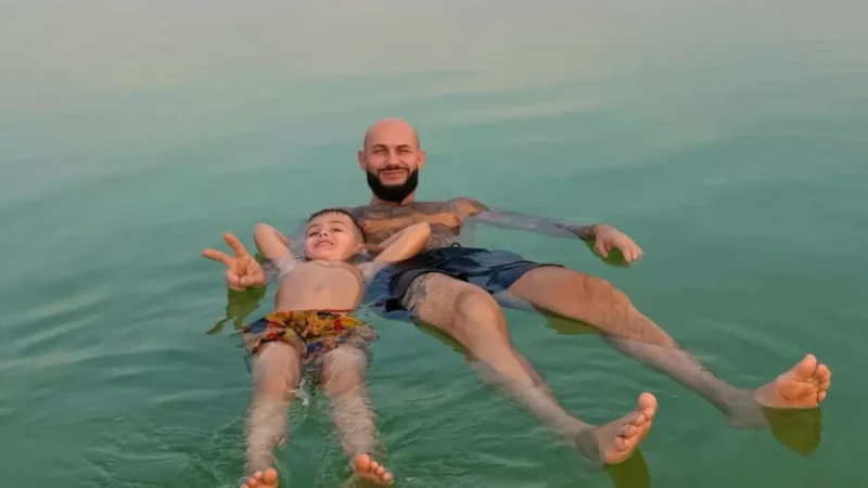 На фоне развода Джиган увез сына в Израиль