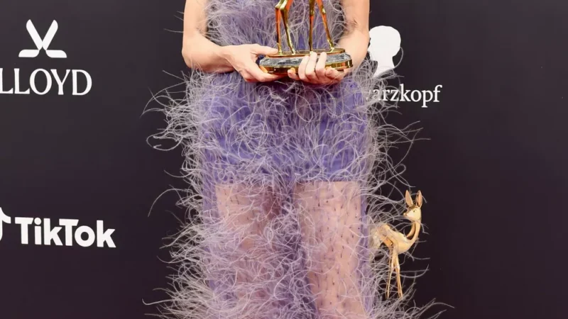 Образ дня: Кейт Бланшетт в необычном сиреневом платье в Мюнхене