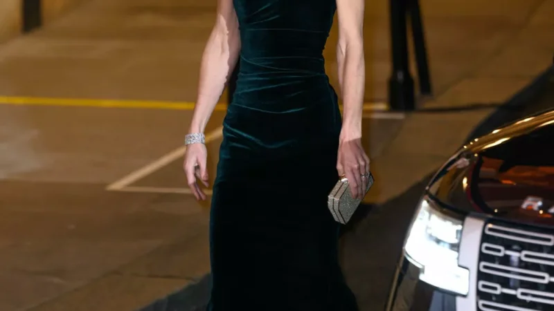 Образ дня: Кейт Миддлтон в зеленом бархате с драпировкой