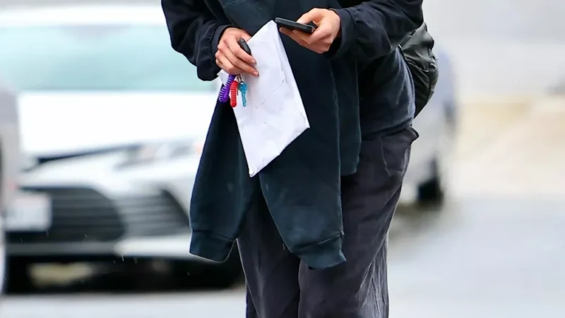 Папарацци: дочь Анджелины Джоли и Брэда Питта возвращается с танцев