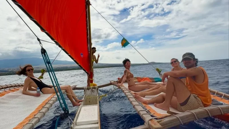 Певица Холзи позирует в бикини на фоне продолжительной болезни