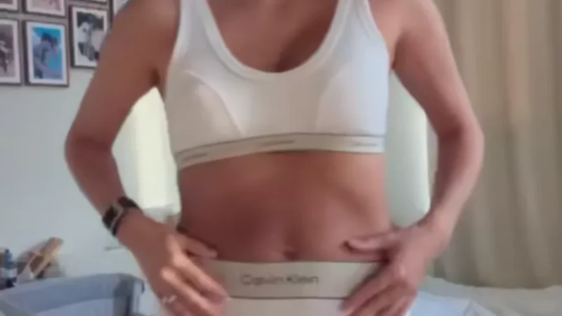 Регина Тодоренко показала фигуру через полтора месяца после родов: фото