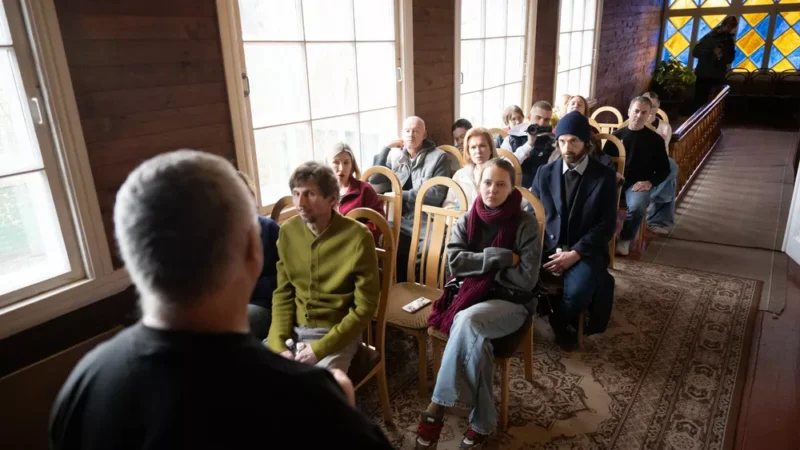 Юлия Хлынина, Михаил Пореченков и другие на экскурсии в городе Старая Русса