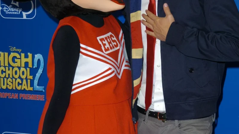 «Звучит ужасно»: в сети завирусилась запись с истинным вокалом Зака Эфрона