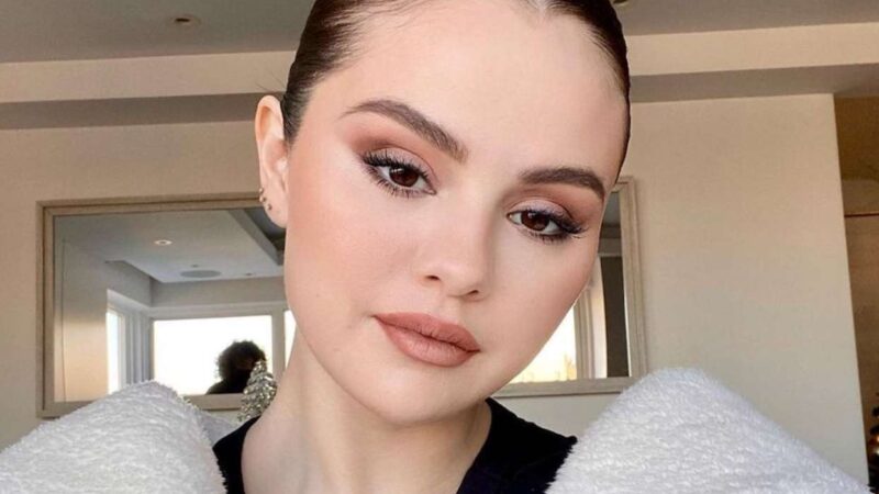 Шах и мат: как правильно наносить матовую помаду, чтобы она выглядела безупречно