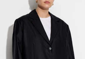 Взяла у него: почему мужские вещи — снова тренд (и что выбрать для себя)