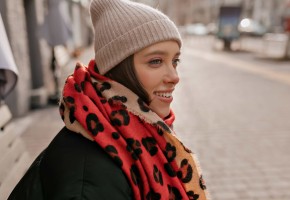 10 смелых: подборка шарфов «с характером» для яркой зимы