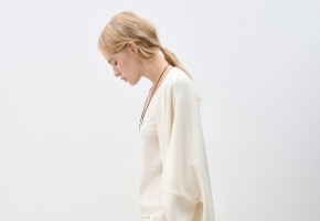 «Облачный танцор»: 7 самых модных вещей в цвете года 2026 по версии Pantone