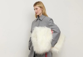 Мода на масштаб: этой зимой выбираем (очень) большие аксессуары