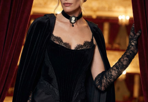 Корсет, чокер, перчатки: готовая формула театрального образа на Новый год