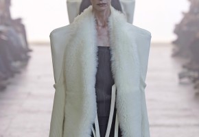 Rick Owens объявил об отказе от натурального меха в будущих коллекциях