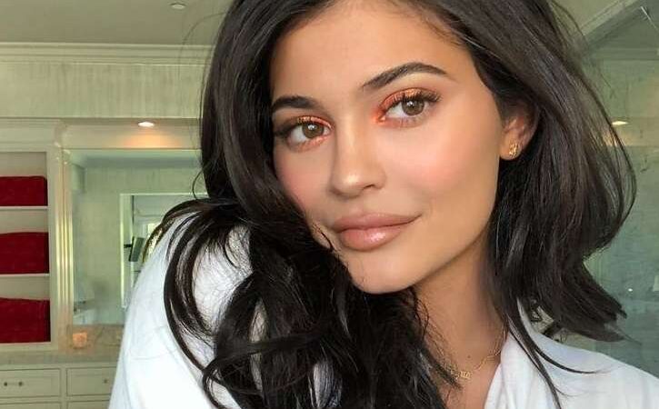 Пять бьюти-секретов Кайли Дженнер: как оставаться иконой в 2025-м