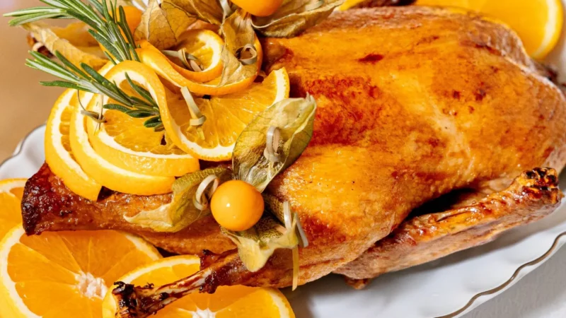 Мы любим поесть: доставка к новогоднему столу, авторские торты и десерты, знаменитые картины в супермаркете и необычный адвент-календарь