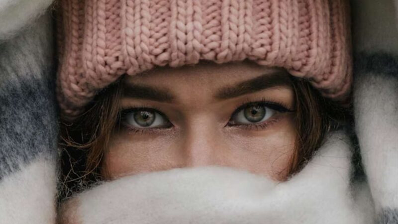 Нюдовый макияж зимой: базы, которые не сушат кожу и не подчеркивают шелушения