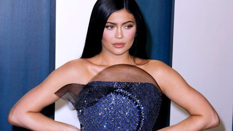 Когда пластика спасает карьеру: топ звезд, которые вернулись в профессию благодаря хирургам