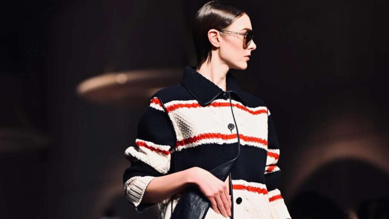 Полосатый рейс: как вписать этот принт в зимний гардероб, советы стилиста