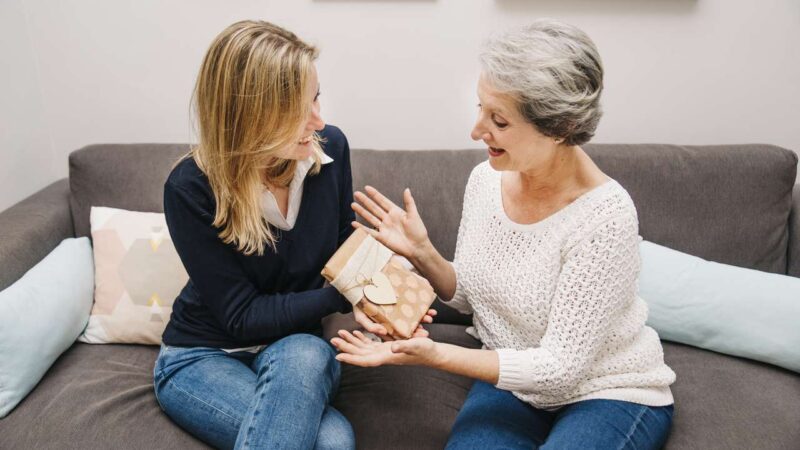 Второй маме угодить непросто: топ−5 нетривиальных подарков для свекрови