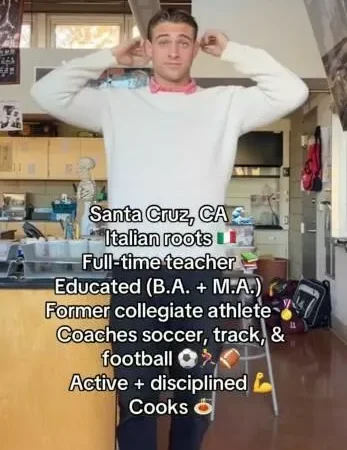 Хлое Кардашьян флиртует с молодым школьным учителем в соцсетях