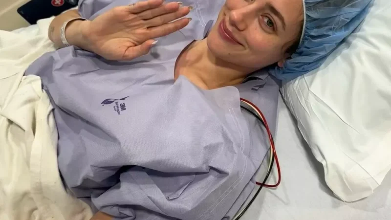 Лили Рейнхарт перенесла лапароскопию и рассказала об эндометриозе