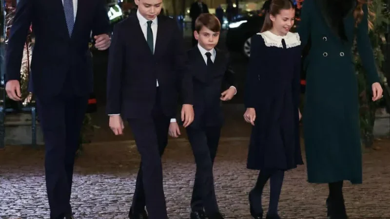 Праздники начинаются: Кейт Миддлтон, принц Уильям и их трое детей на рождественской службе в королевской часовне