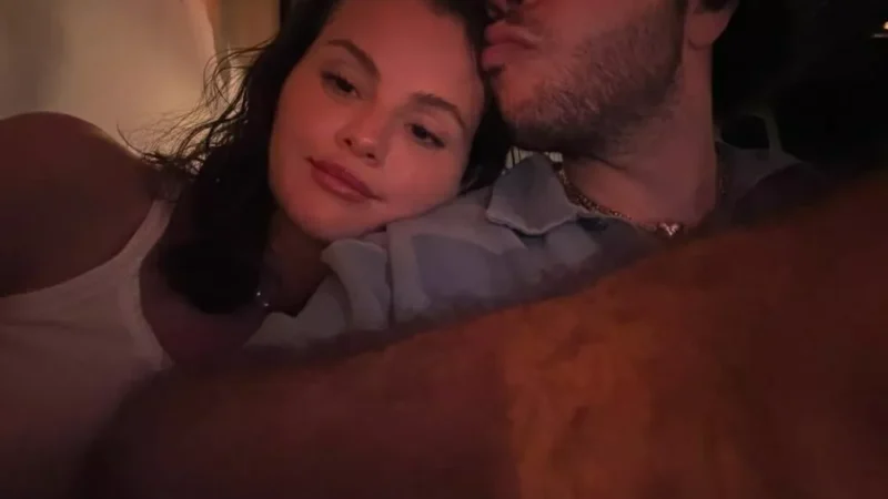 Селена Гомес показала, как они с мужем украсили свой огромный дом