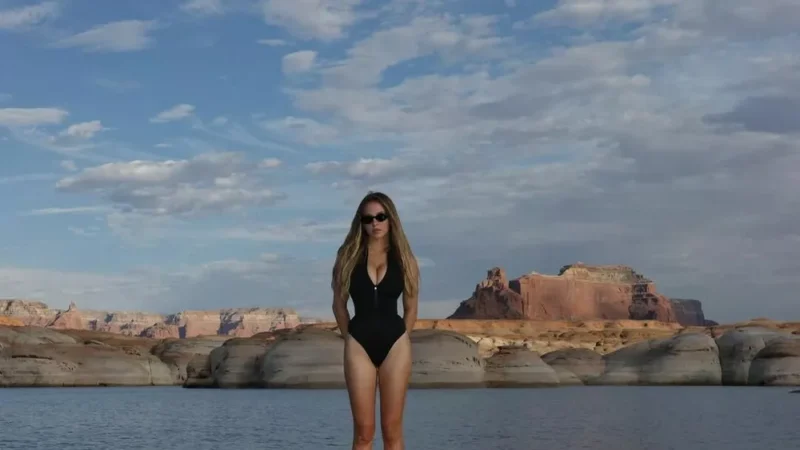 Сидни Суини прокомментировала слухи о пластике груди