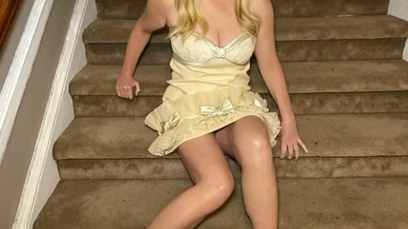 Сильно похудевшая Эми Шумер сфотографировалась в мини